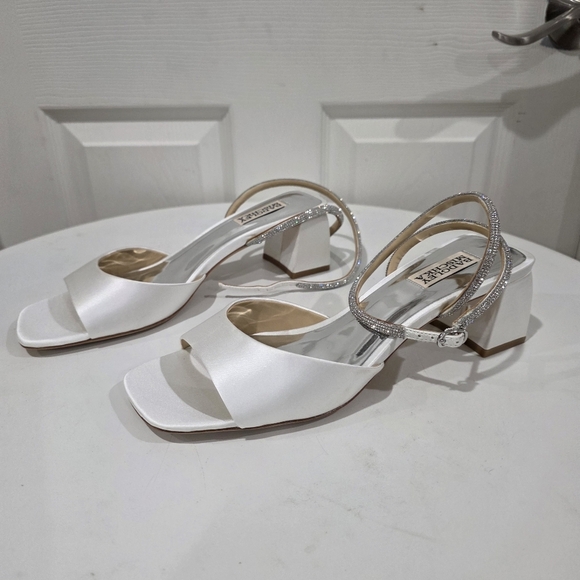 New Badgley Mischka Infinity Satin Block Heels - Picture 6 of 9